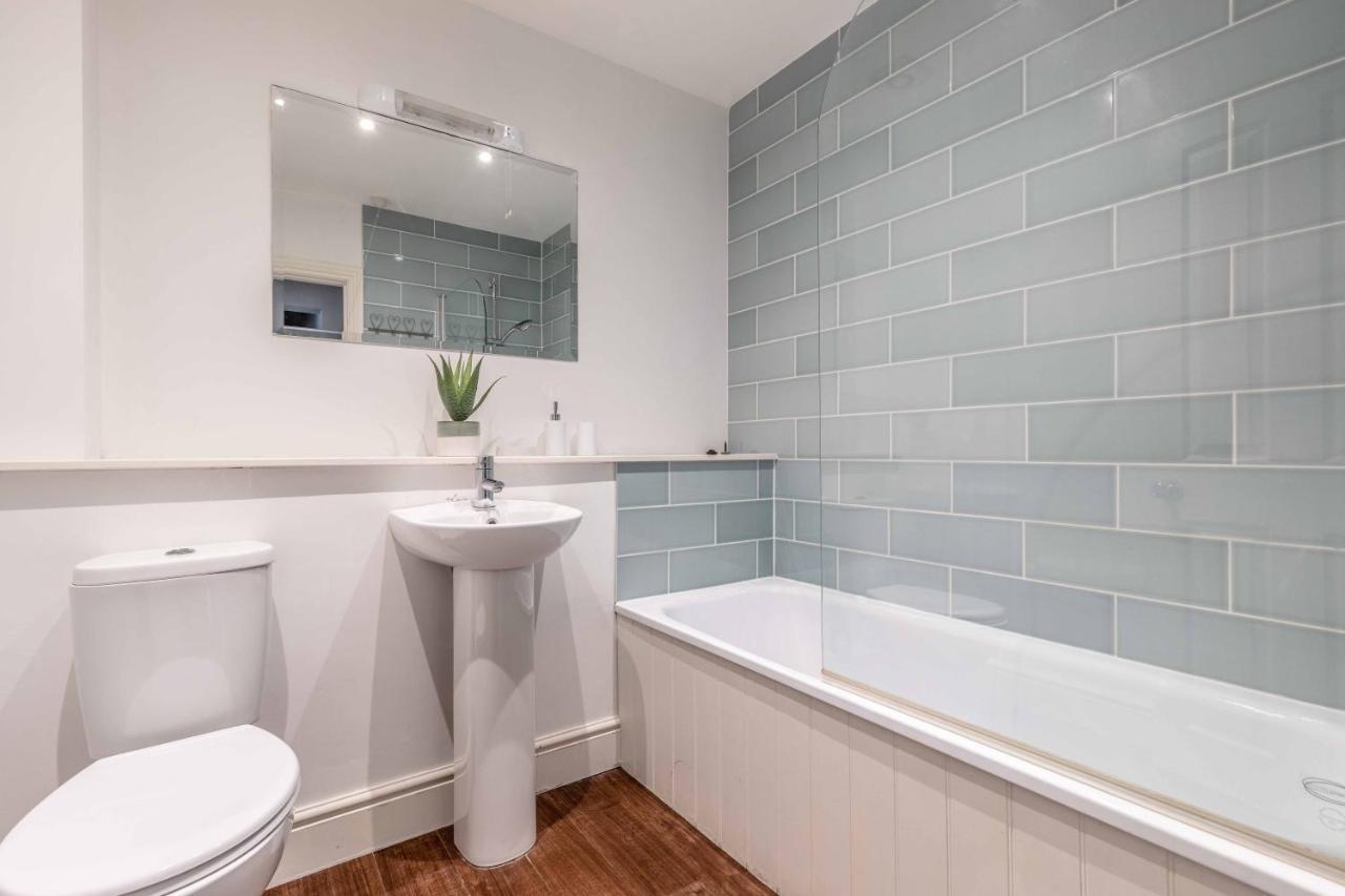Cosy Central Windsor Apartment & Free Parking! Esterno foto